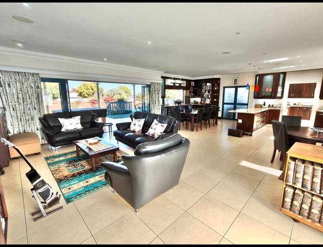 4 BEDROOM HOUSE FOR SALE IN VAAL MARINA